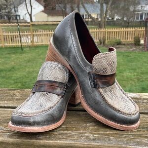 Freebird by Steven Sz 8 Chevelle Gray Leather & Snakeskin Block Heel Loafers
